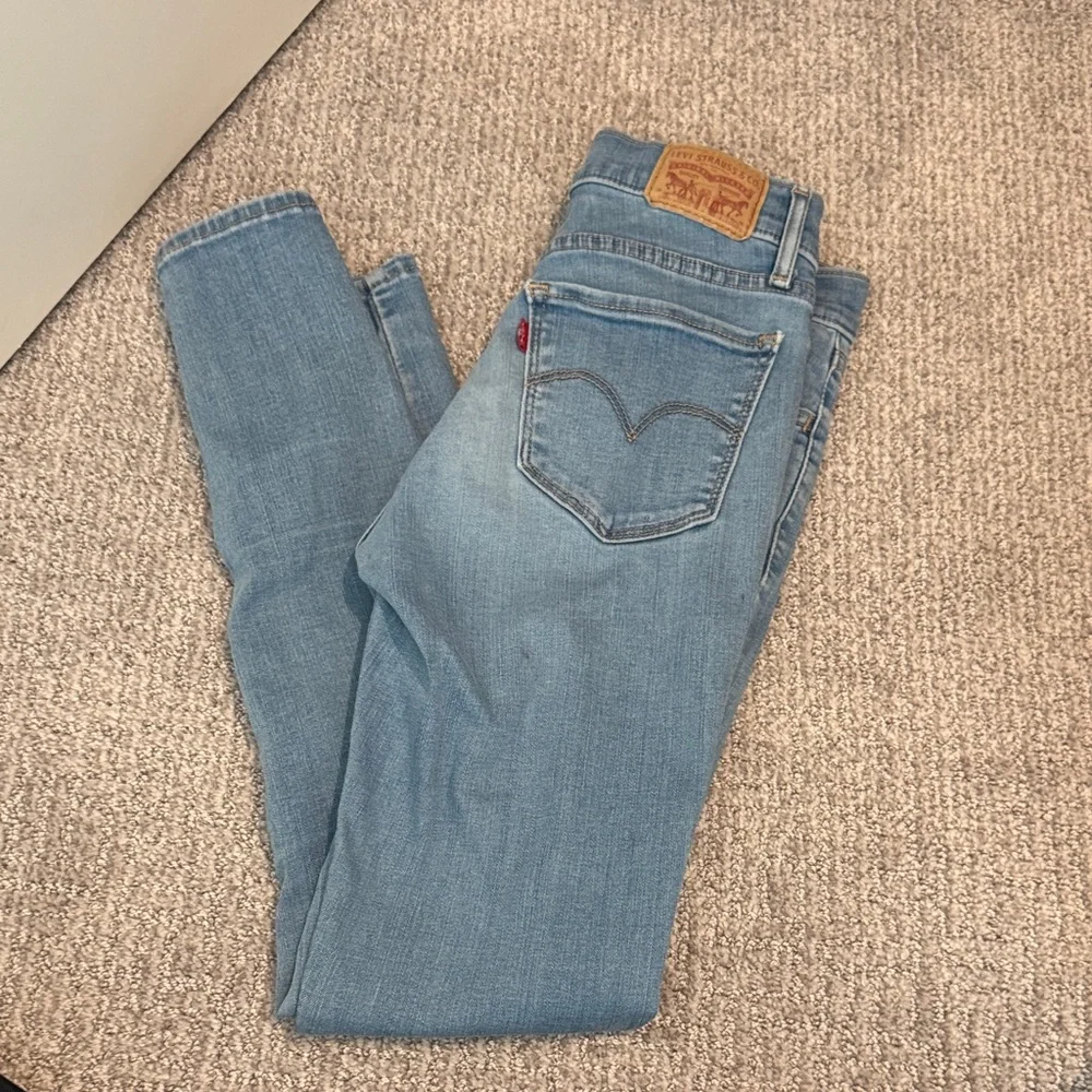 Levi's Light Blue Women's Skinny Jeans - Picture 3 of 3